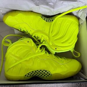 Nike Little Posite Pro in Volt